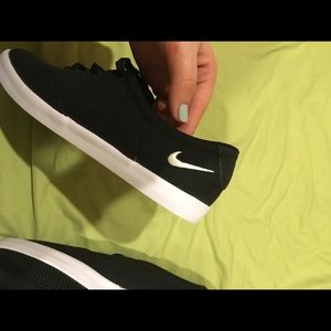 Brand new womans Nike shoes